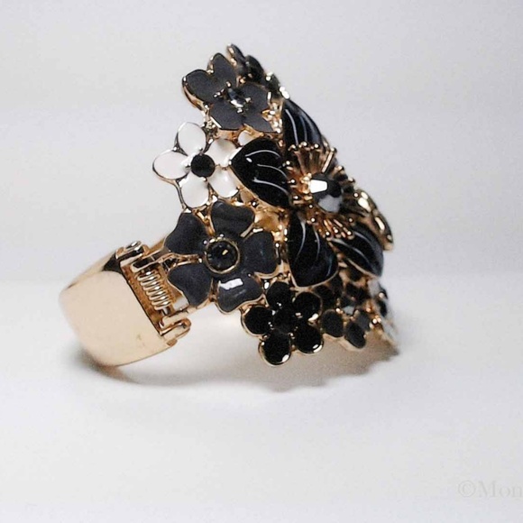 Cluster Flowers Black Gray enamal hinge Bracelet - Picture 2 of 4